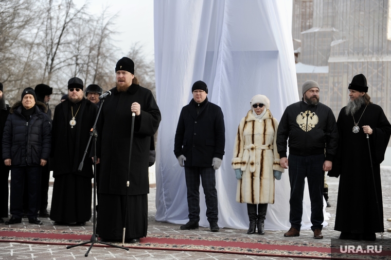 В церемонии приняли участие бизнесмен Константин Малофеев (второй справа), мэр Челябинска Наталья Котова (третья справа) и вице-губернатор Антаолий Векшин (четвертый справа)