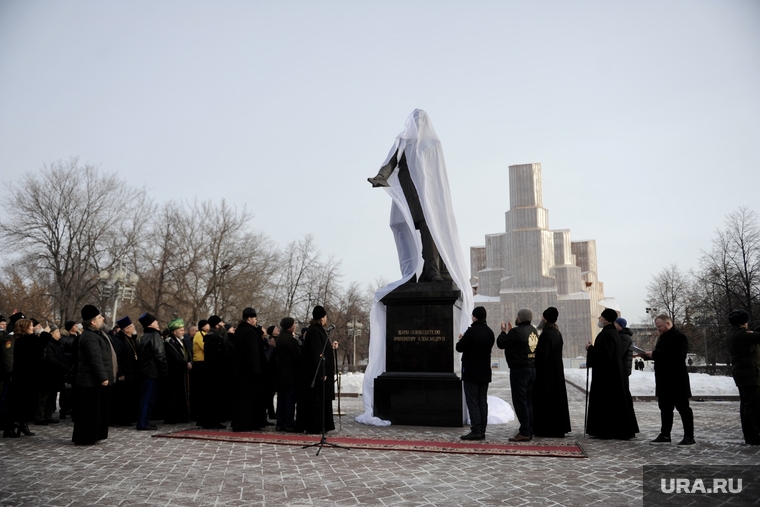 Несколько месяцев памятник был закрыт