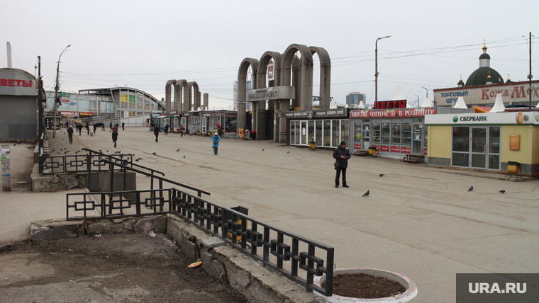 Городской траффик во время нерабочих дней точки съемки вторник Пермь, центральный рынок