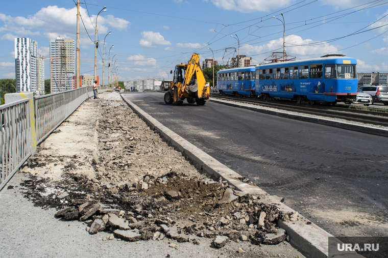 Дорожные работы на центральных улицах Екатеринбурга, дорожные работы, ремонт тротуара, улица малышева, мост на жби