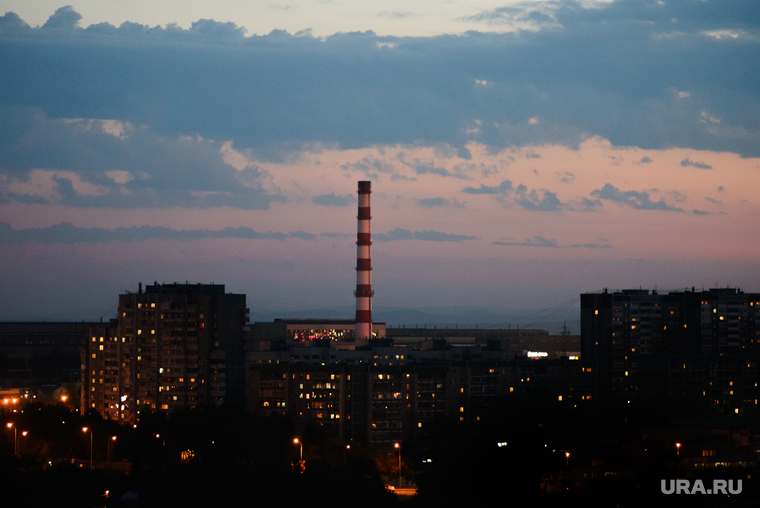 Вид с крыши на ночной город. Екатеринбург, ночной город, труба, город, ночь, вечер