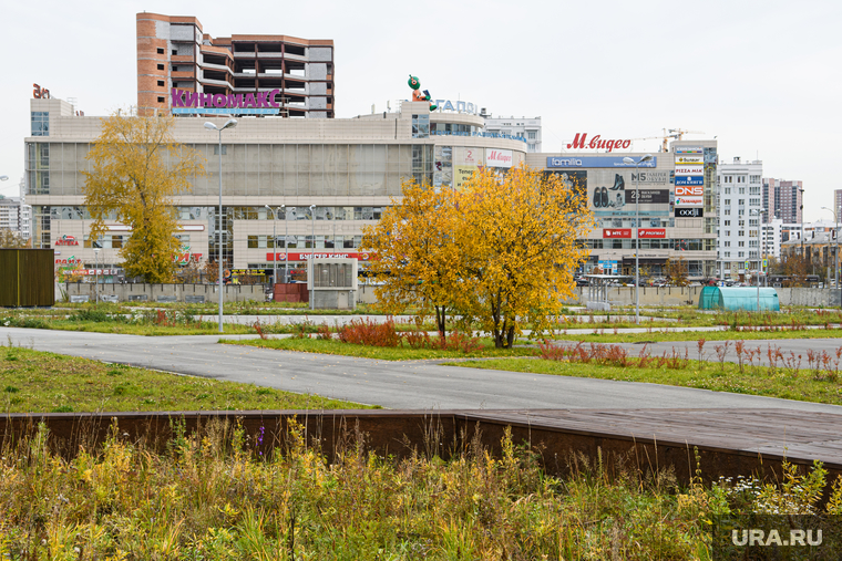 Сквер возле Южного автовокзала. Екатеринбург, тц мегаполис, благоустройство территории, город екатеринбург, заброшенный сквер