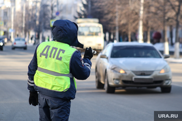 Несанкционированная акция в поддержку оппозиционера. Курган, автомобиль, гибдд, дпс, машина, жезл дпс