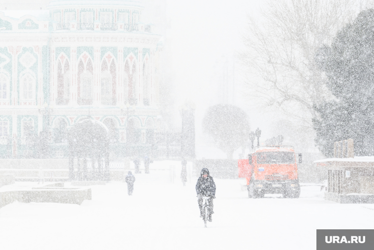 Виды Екатеринбурга, зима, снегопад, плотинка
