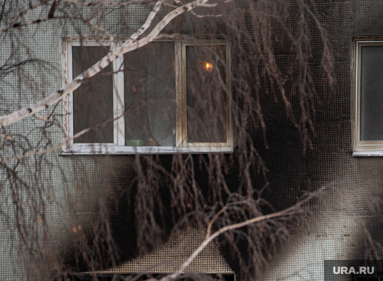 Последствия пожара в девятиэтажном жилом доме на улице Рассветная. Екатеринбург, последствия пожара, улица рассветная
