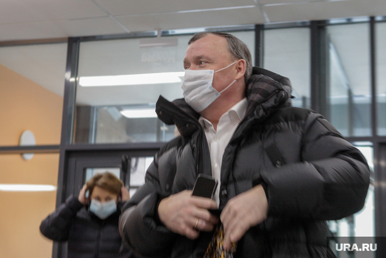 Мэр Алексей Орлов во время инспектирования школы №167 и троллейбусного депо Орджоникидзевское. Екатеринбург, орлов алексей, орлов алексей в маске