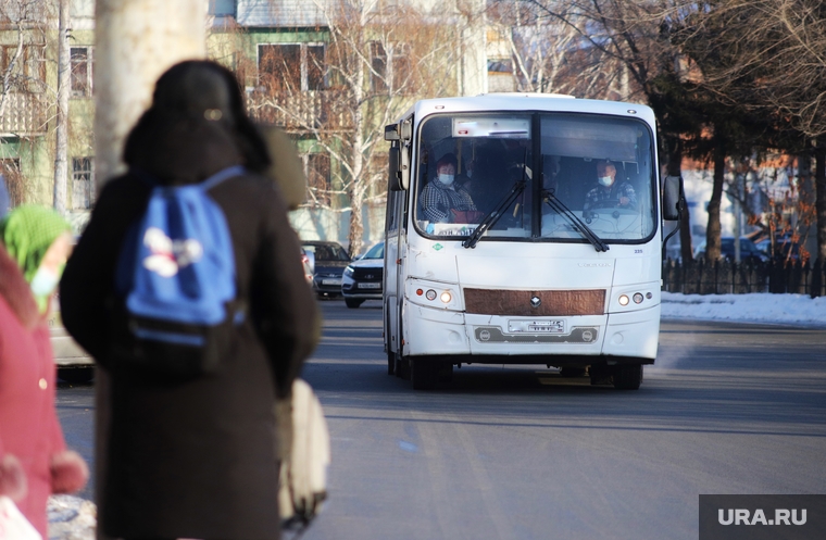 Вокзал. Курган, автобусная остановка, автобус, пассажир, паз, ожидание автобуса