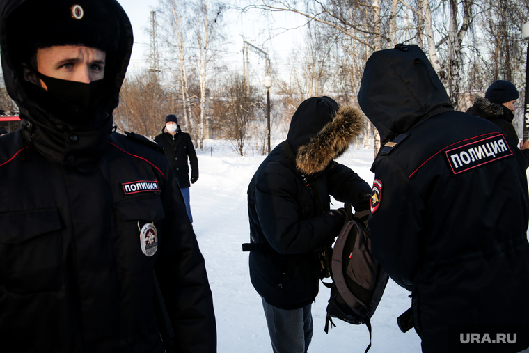 Пикет против введения QR-кодов. Пермь, досмотр, полиция, обыск