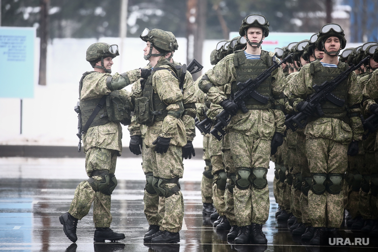 Памятные мероприятия в Пскове ко дню 20-ти летия подвига 6 роты 104 гвардейского парашютно-десантного полка. Псков, вдв, десантники, десант, армия, военные, плац, военнослужащие, строй, солдат