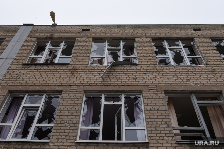 Последствия артобстрела в Горловке. Донецкая Народная Республика, Донецк, последствия, война, донецк, горловка, школа, ресторан, разрушения, обстрел