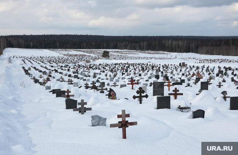 Подборка фотографий в период самоизоляции 28.04.20 в Перми, крест, могила, надгробие, кладбище, северное кладбище