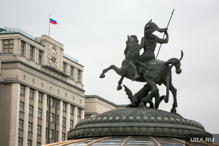 Виды на здание Государственной думы. Москва, госдума, государственная дума, скульптура, георгий победоносец, земной шар, глобус