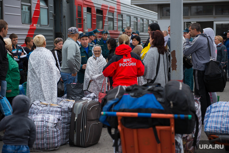 Беженцы с Украины на ЖД вокзале. Екатеринбург, мчс, багаж