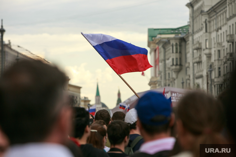 Несанкционированный митинг на Тверской улице. Москва, триколор, флаг россии