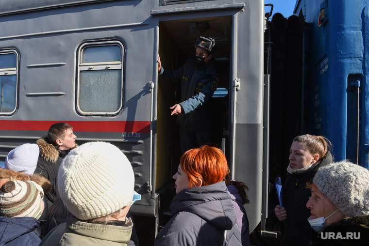 Эвакуация населения из Иловайска. Иловайск, ДНР, мчс, эвакуация, вокзал, вагон, донецкая народная республика, донбасс, днр, жд, иловайск, купе, население, железная дорога, поезд
