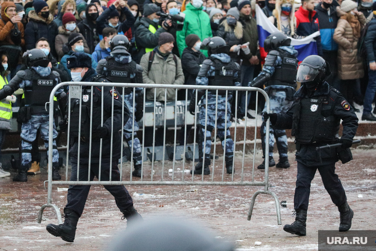 Митинг в поддержку оппозиции на Пушкинской площади. Москва, силовики, мвд, акция, дубинка, митинг, полиция, демонстрация, несанкционированная акция, несанкционированная, омон, омоновцы