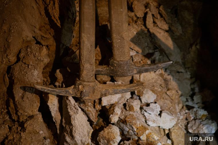 Посещение Крокоитового шурфа «Берёзовского рудника» . г. Берёзовский, шахта, забой, инструмент шахтера
