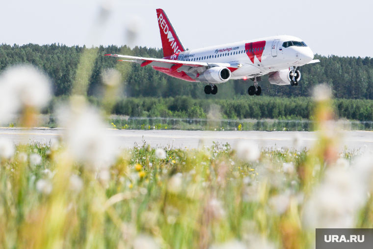 Самолёт Аэрофлота в ливрее Добролета. Екатеринбург, авиакомпания red wings