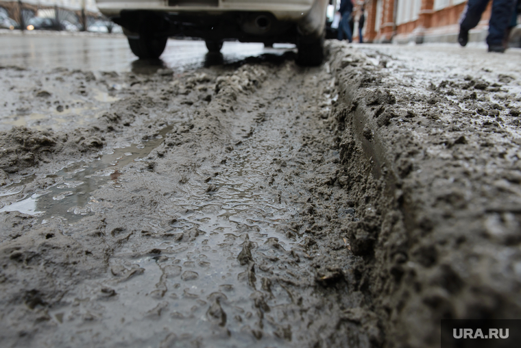 Оттепель в Екатеринбурге, обочина, улица карла либкнехта, грязь, грязный город