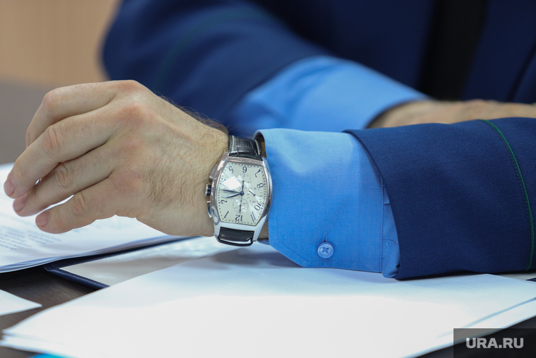 Открытый форум прокуратуры Курганской области, командирские часы, руки