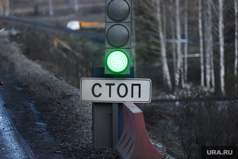 Трасса М5 Дорога Челябинск, светофор, стоп