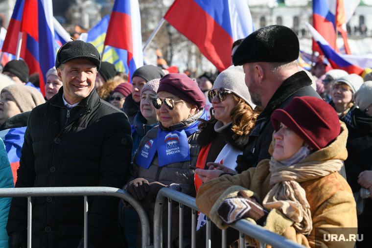 Спикер гордумы Игорь Володин (слева) и его зам Виктор Тестов (справа) наблюдали за событием не из VIP-зоны