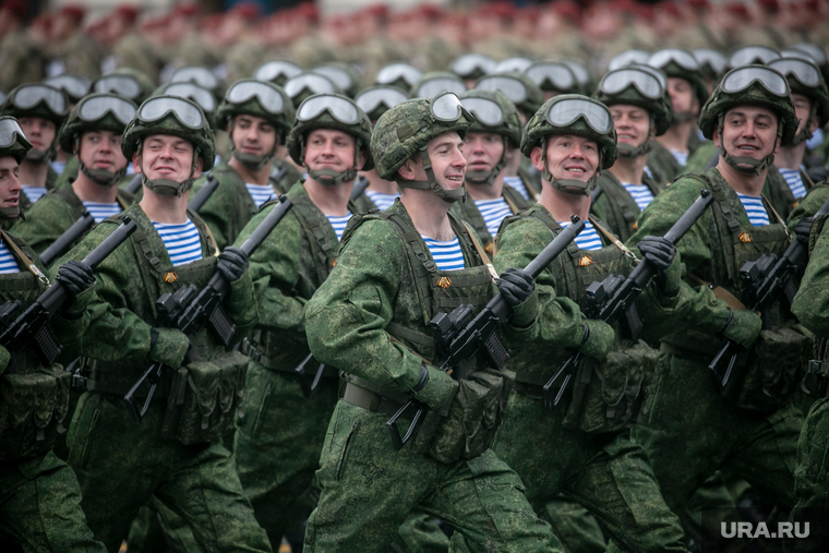 Парад Победы 2021 9 мая на Красной площади в Москве. Москва, десантники, десант, армия, военные