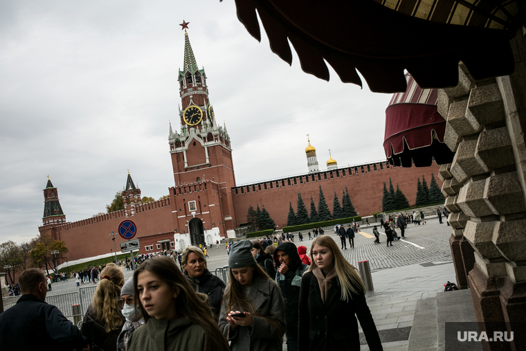 Виды Москвы. Москва, кремль, красная площадь, спасская башня, молодежь, москва