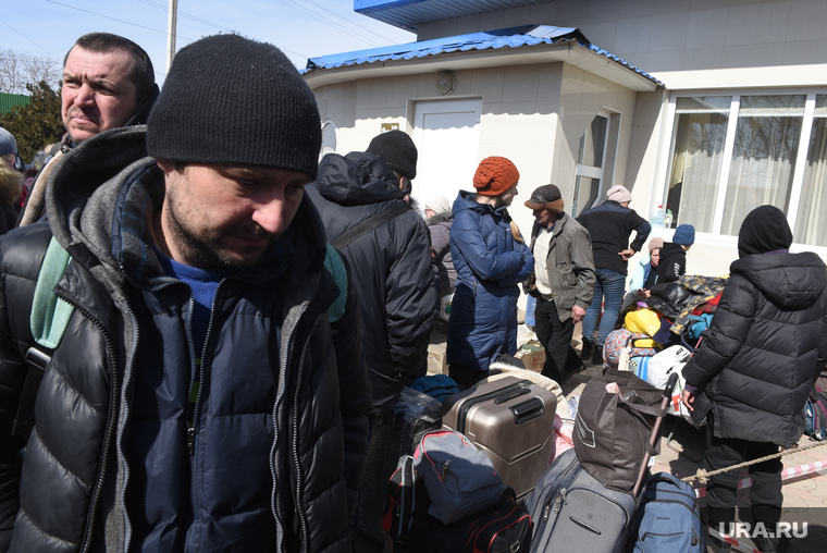 Беженцы из Мариуполя в Безыменном. ДНР, эвакуация, беженцы, пункт временного размещения, катастрофа, гуманитарная