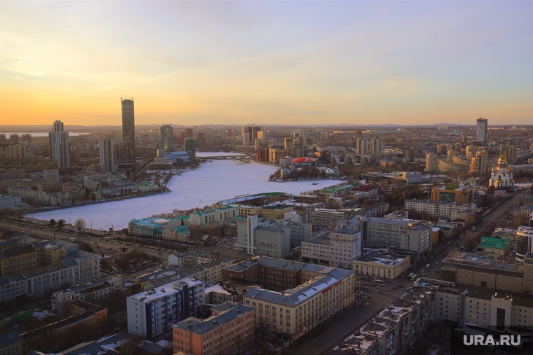 Панорама города. Екатеринбург, вид города, городской пруд, город екатеринбург