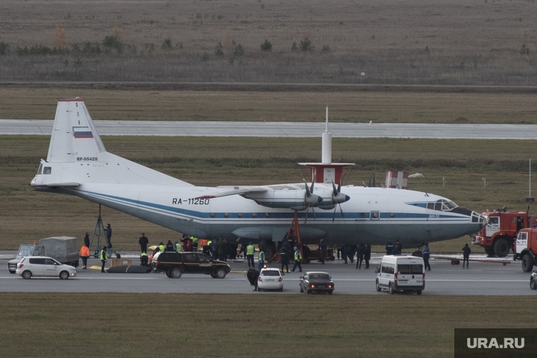 Аэропорт Кольцово после происшествия с посадкой самолета АН-12. Екатеринбург, происшествие, чп, впп, взлетно-посадочная полоса, взлетное поле, ан-12, посадка на брюхо