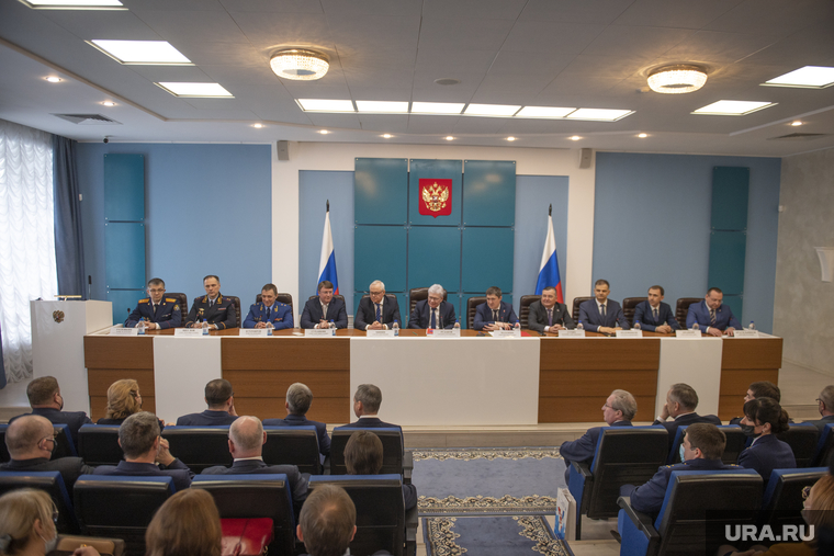Президиум на церемонии вступления в должность Александра Суханкина
