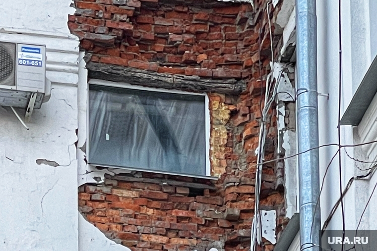 Обрушение фасада здания мэрии. Курган