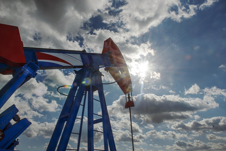 Открытая лицензия на 30.07.2015. Добыча нефти и газа, нефтедобыча, нефтяная вышка