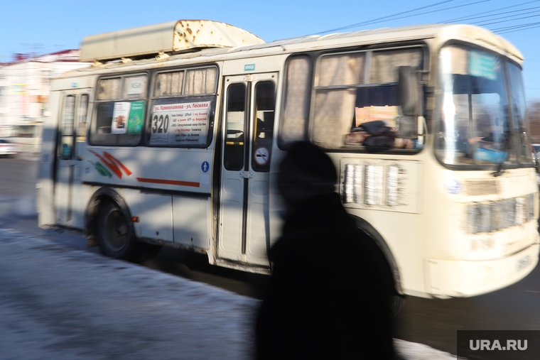 Некрасовский рынок. Курган, зима, автобусная остановка, пассажир, автобус