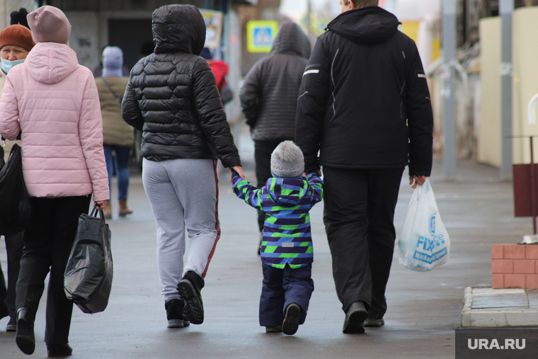 Виды города. Курган, ребенок, семья, материнство, родители, осень