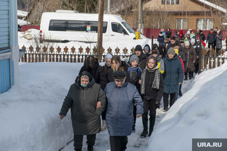 Проводить погибшую школьницу в последний путь пришли многие односельчане