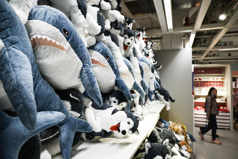 За первое место telegram-канал подарит акулу из IKEA
