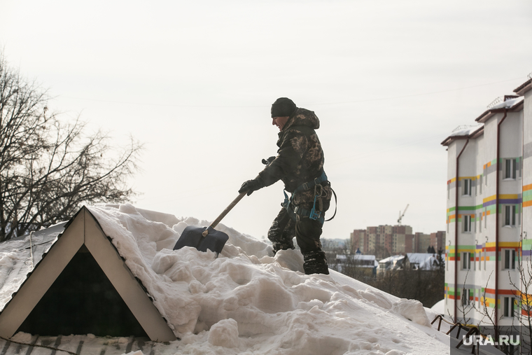 Клипарт по теме Уборка снега с крыши. 
Тюмень, крыша, уборка снега