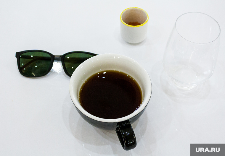 Кафе Завтрак. Тюмень, завтрак, очки, кружка, кофе