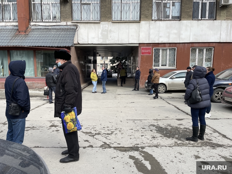 Причиной эвакуиации могло стать сообщение о минировании здания