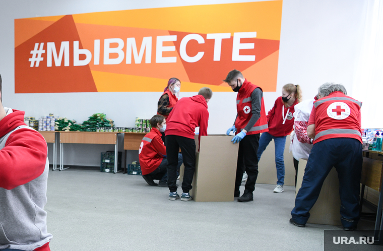 Пункт сбора гуманитарной помощи для беженцев с ЛДНР. Екатеринбург, гуманитарная помощь, волонтер, гуманитарка, вещи для пострадавших, волонтеры мы вместе, дом добровольцев свердловской области
