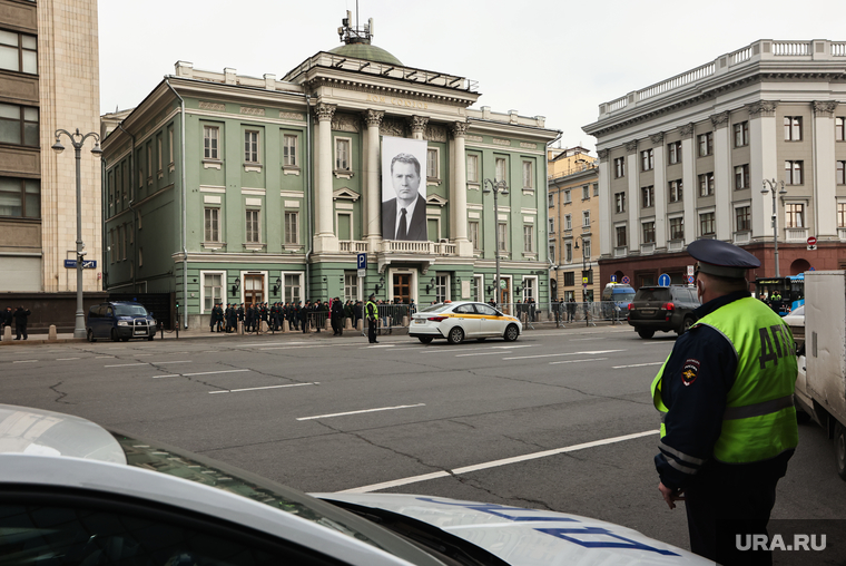 Гражданская панихида прошла в Доме Союзов, туда проститься с Жириновским приехал Владимир Путин
