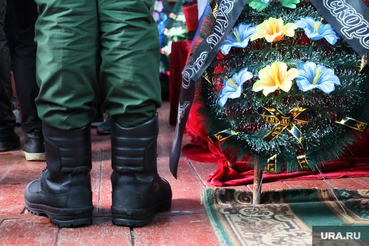 Прощание с военным, погибшим на Украине. Белозерский район, поминки, сапоги, похороны, солдат