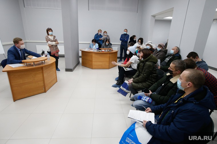 Собрание с жителями домов, которые вошли в зоны комплексного развития территории. Екатеринбург, собрание, сурганов григорий, собрание по реновации