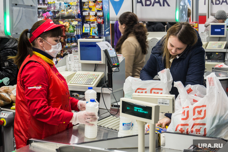 Магазин "Магнит". Магнитогорск, продукты, касса, медицинская маска, перчатки медицинские, магазин магнит, коронавирус