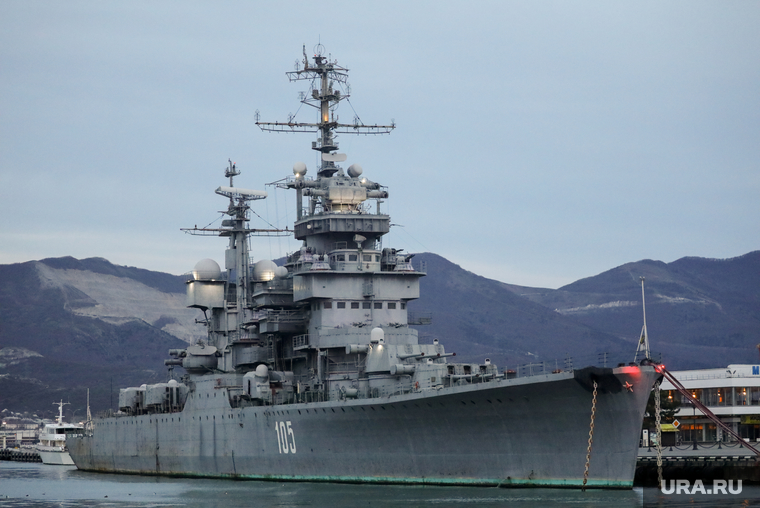 Черное море. Новороссийск, черное море, корабль, порт, новороссийск, порт новороссийска, Крейсер «Михаил Кутузов»