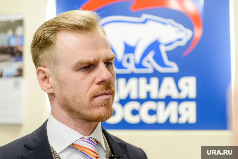 Главврач детской городской больницы №8 Антон Рыжий подал документы на участие в предварительном голосовании (праймериз) «Единой России» по отбору кандидатов на выборы в Госдуму. Челябинск, рыжий антон