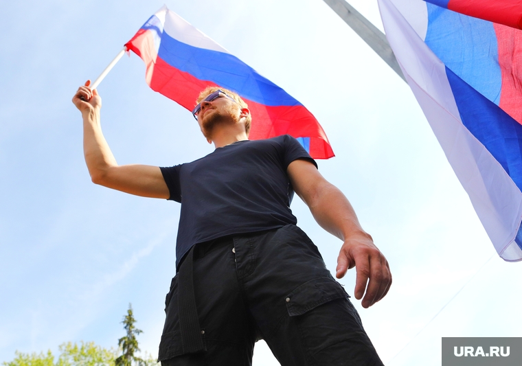 Митинг. Курган, митинг, триколор, флаг россии