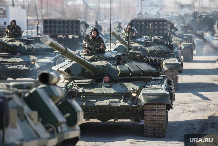 Первая репетиция юбилейного Парада Победы в Екатеринбурге на 2-ой Новосибирской, военная техника, армия, т-72, тяжелое вооружение, репетиция, танк